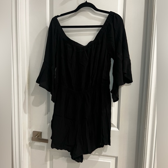 Black off the shoulder romper - Picture 2 of 2